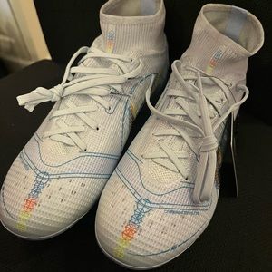 Superfly 8 Elite FH soccer cleats. Brand new in the box never worn. Msz5 W 6.5